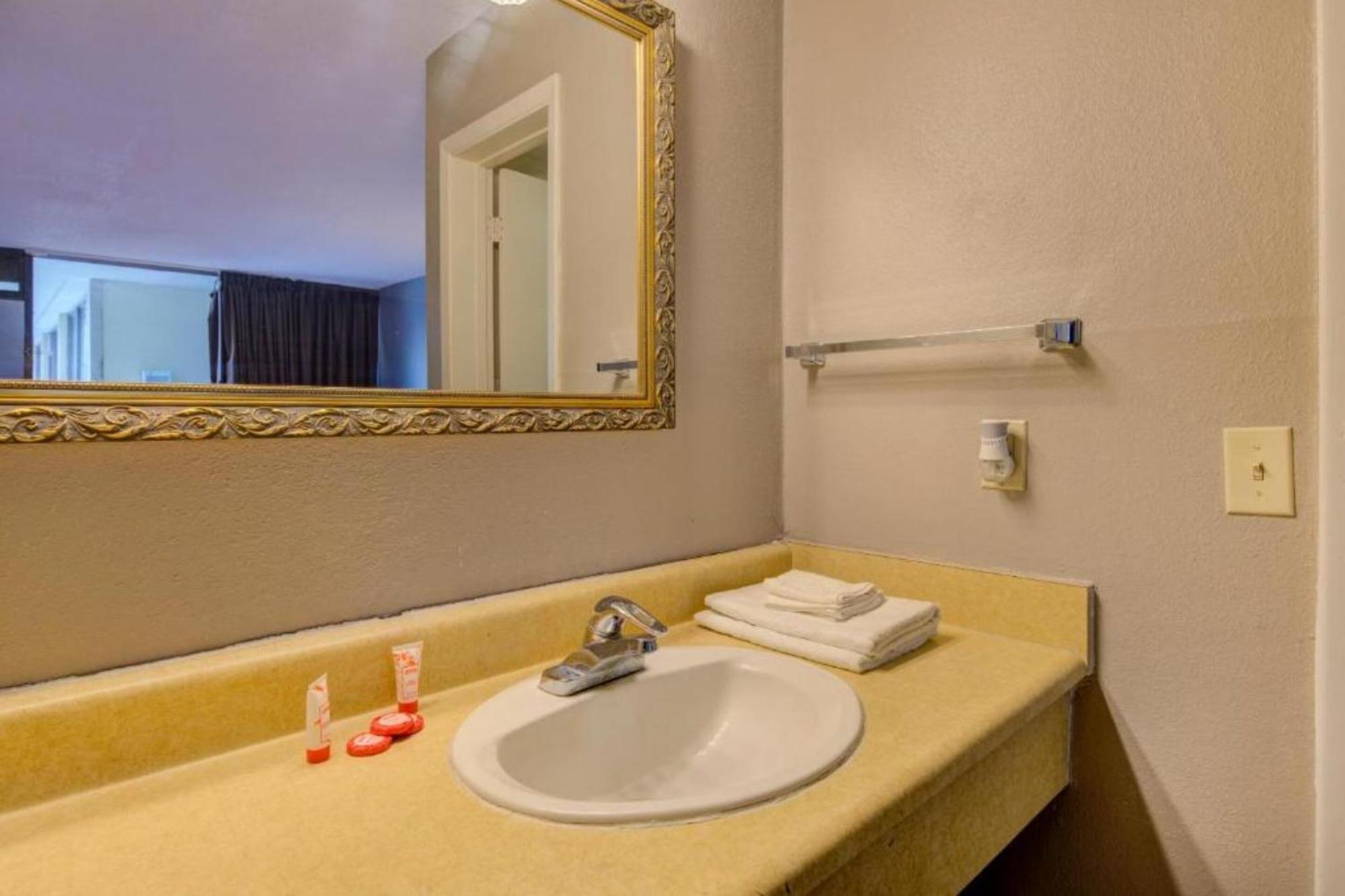 Oyo Hotel Douglas Ga Us-441 Екстериор снимка