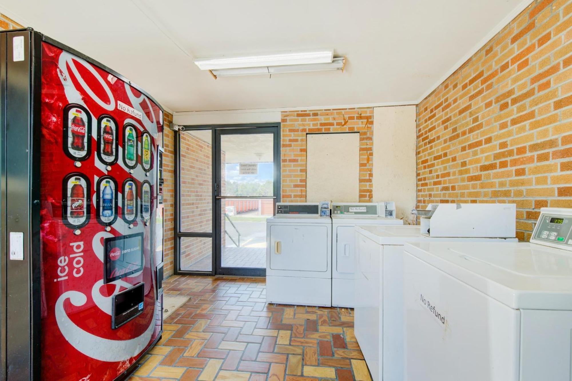 Oyo Hotel Douglas Ga Us-441 Екстериор снимка