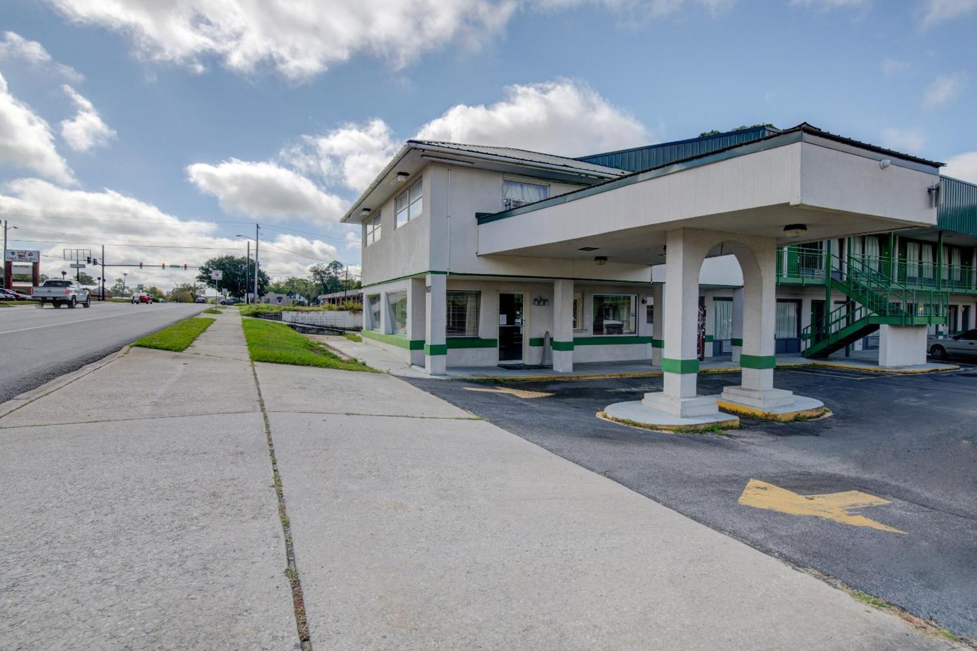 Oyo Hotel Douglas Ga Us-441 Екстериор снимка