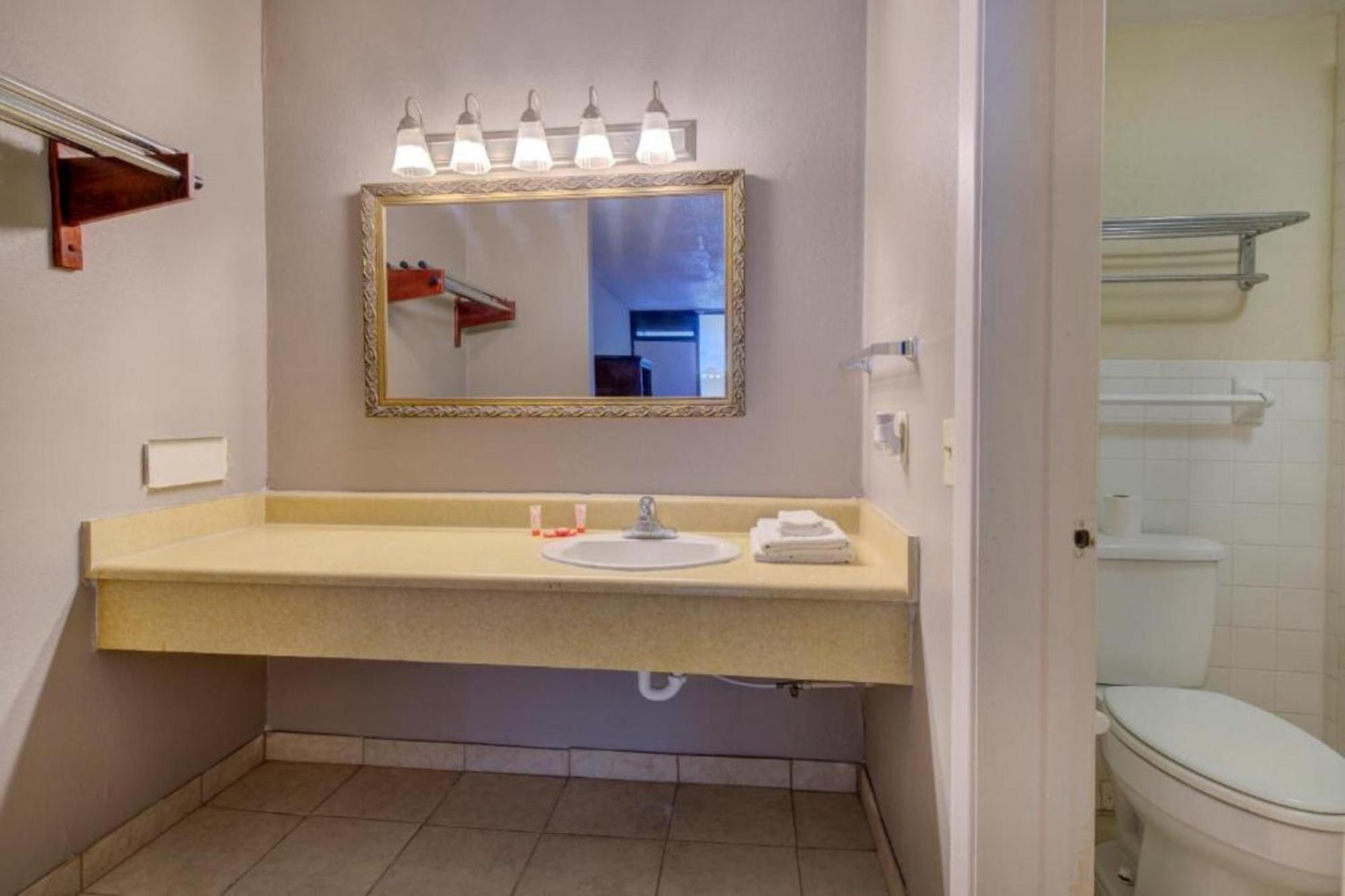 Oyo Hotel Douglas Ga Us-441 Екстериор снимка