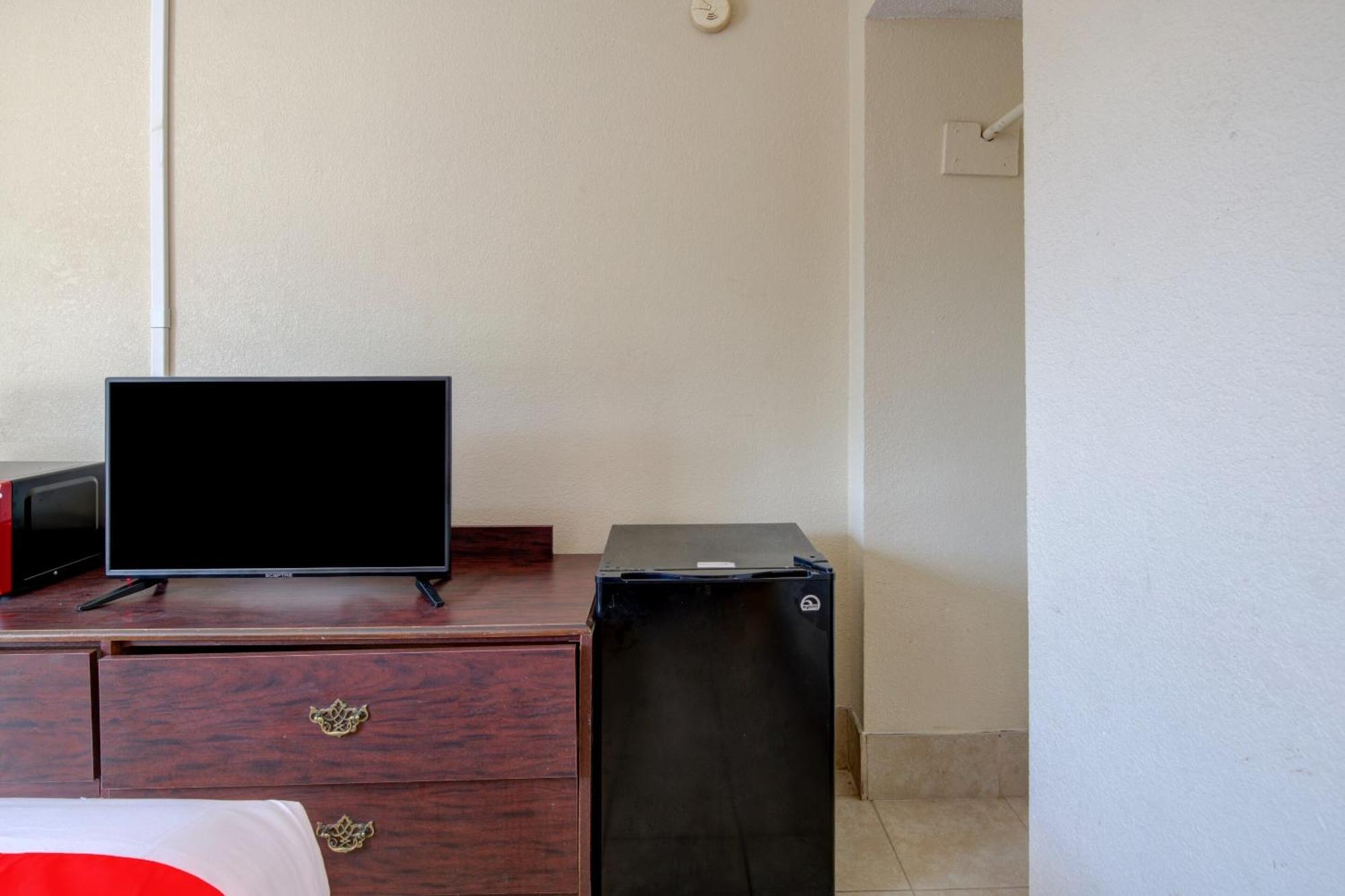 Oyo Hotel Douglas Ga Us-441 Екстериор снимка